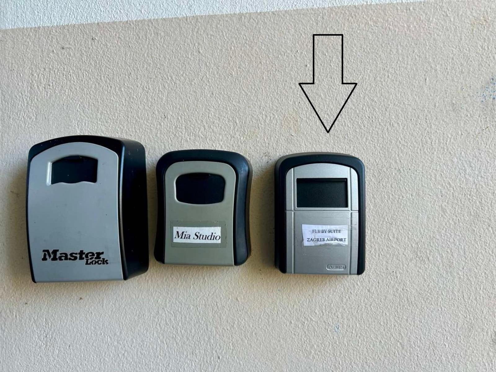 Fly By Suite - Zagreb Airport - 0-24H Self Check In&Out - Parking On Site Velika Gorica Ngoại thất bức ảnh